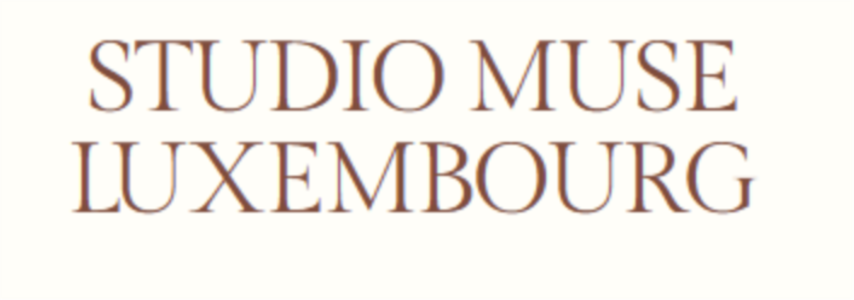 Studio Muse – Photographe maternité • Nouveau-né • Famille