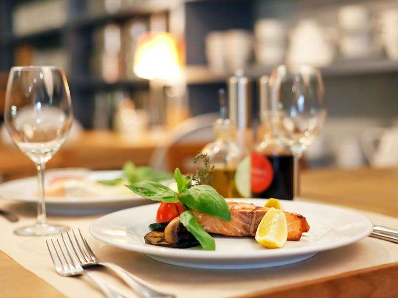 Manger au restaurant : comment ne pas grossir ?