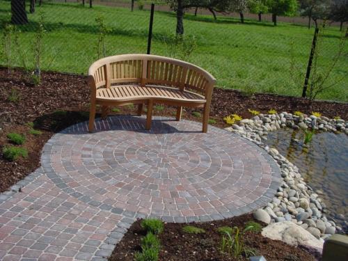 Lieux de détente au jardin et aménagement de chemins