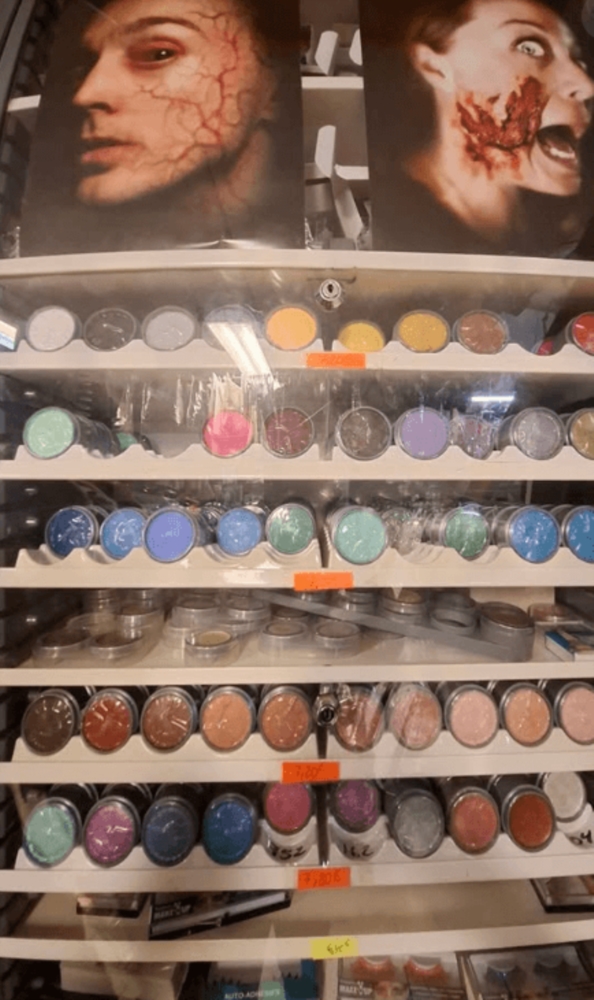 Maquillage, perruques et accessoires de fête