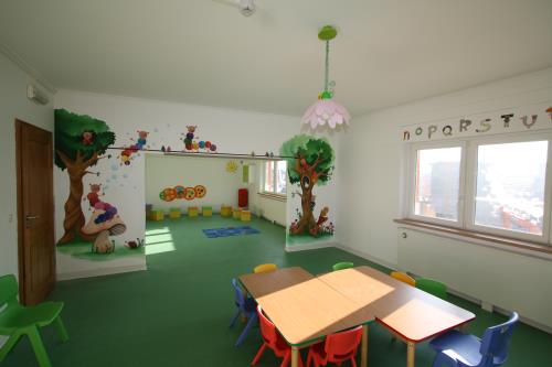 Salle de jeux et atelier de bricolage