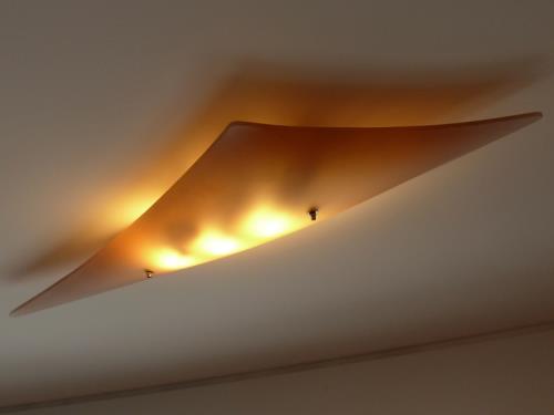 Plafonnier triangle