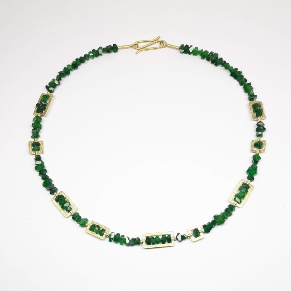 Collier en or jaune 18kt et tsavorites de très belle qualité