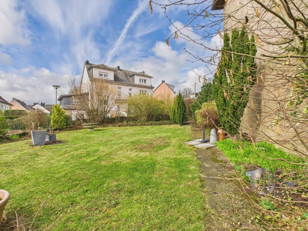Esch-sur-Alzette, maison jumelée, beau jardin, garage 