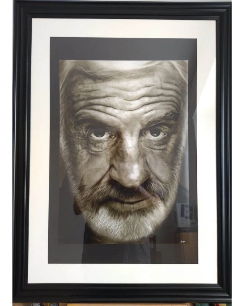 Des portraits à l’aérographe : l’émotion sur chaque trait