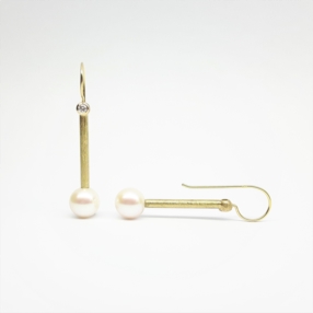 Boucles d'oreilles en or jaune 18kt, perles et diamants.