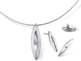 Collier et boucles d'oreilles en acier