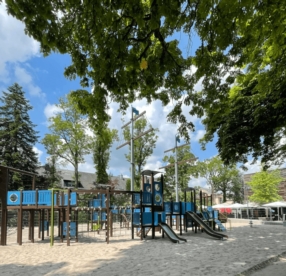 Place de jeux juste en face du Club5