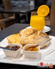 Petit-déjeuner sur place